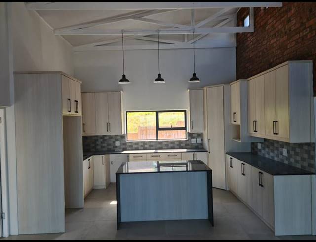 3 BEDROOM TOWNHOUSE FOR SALE IN DANA BAY